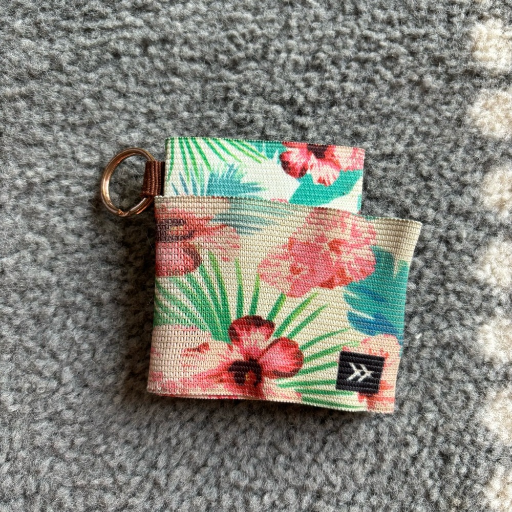 Thread Wallets - Chic Hawaiian Card Holder